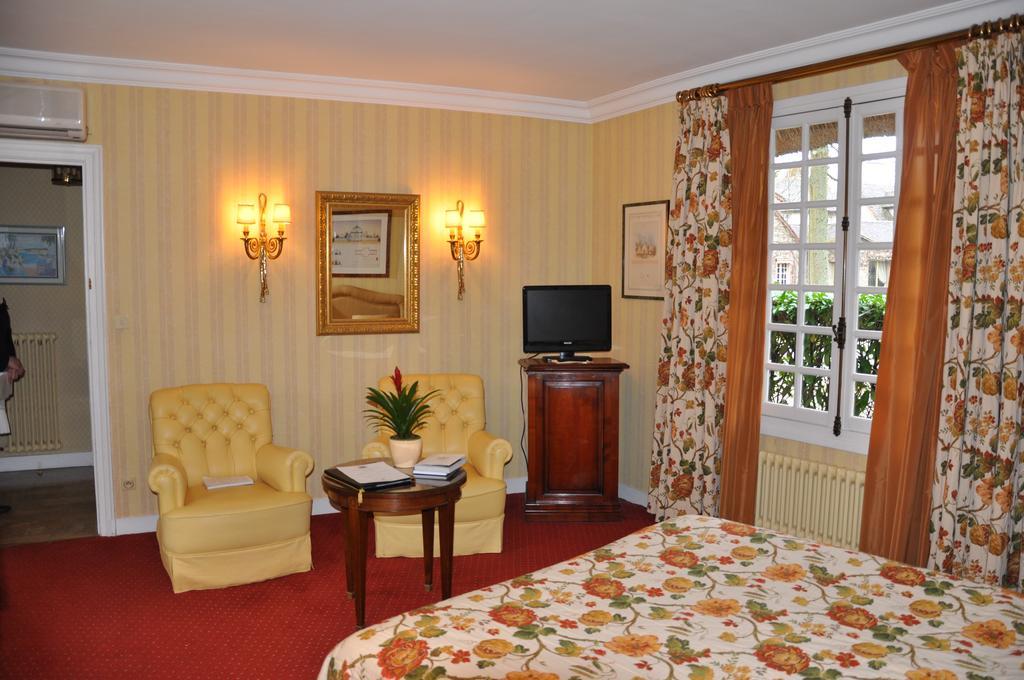 Auberge Des Templiers Boismorand Buitenkant foto