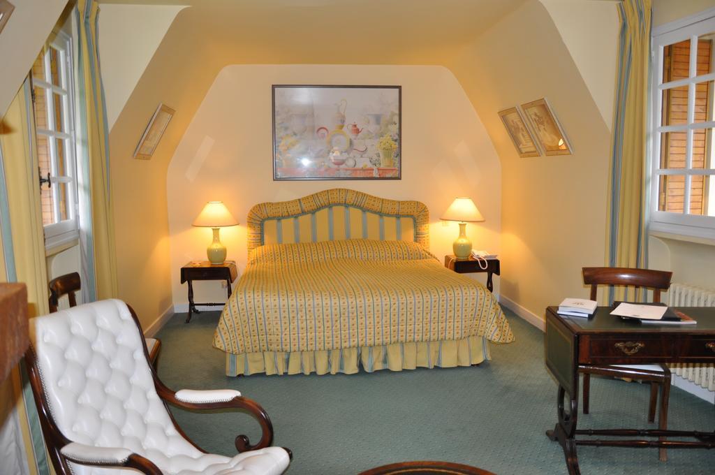 Auberge Des Templiers Boismorand Kamer foto