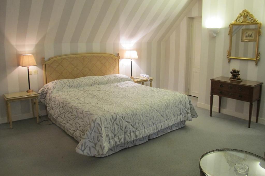 Auberge Des Templiers Boismorand Kamer foto