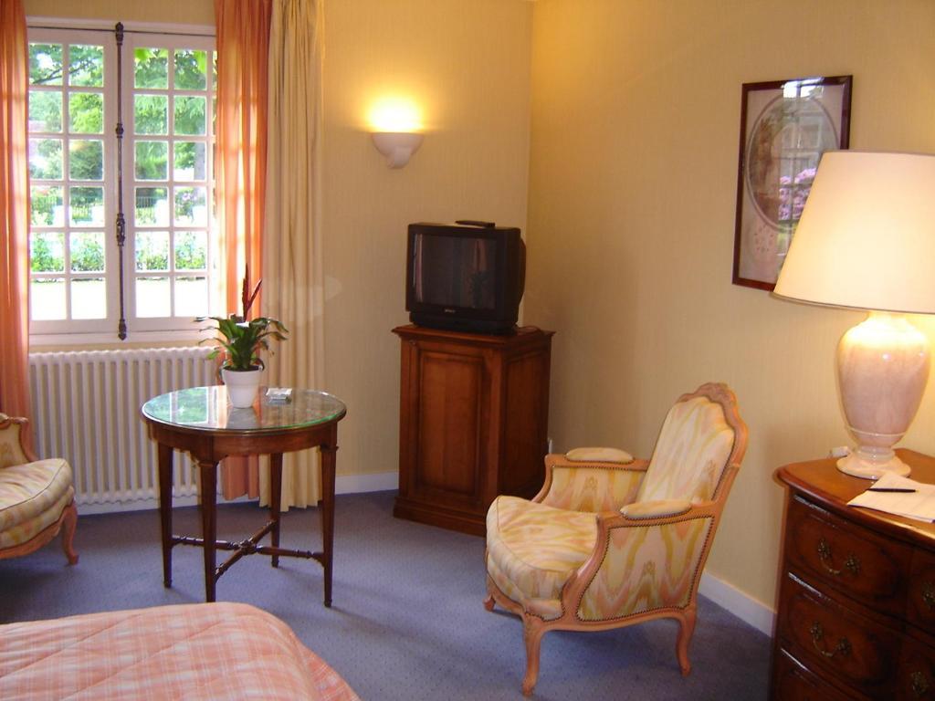 Auberge Des Templiers Boismorand Kamer foto