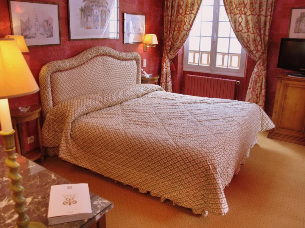 Auberge Des Templiers Boismorand Kamer foto