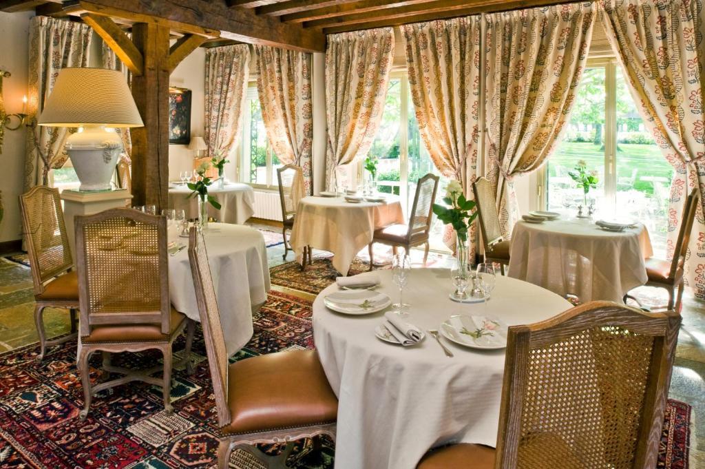 Auberge Des Templiers Boismorand Buitenkant foto